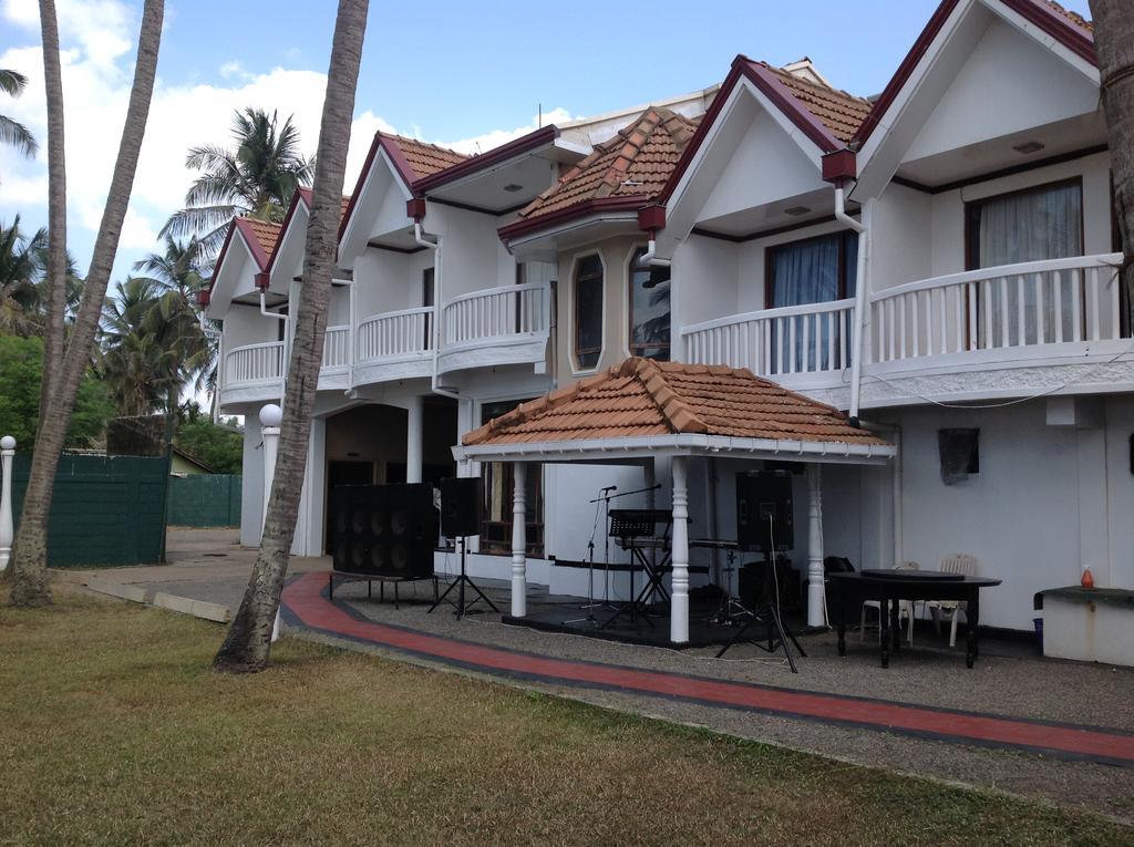 Ninnada Beach Hotel Marawila Exterior photo